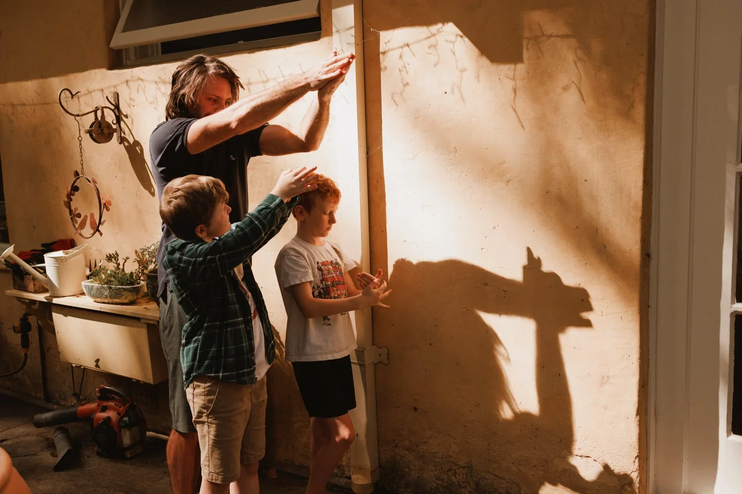 04-little-manly-family-shadow-puppets-home.webp