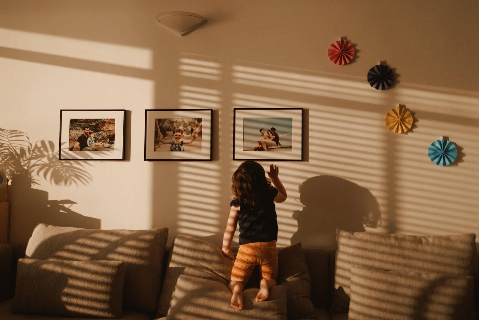 Benefits of displaying family photos for kids