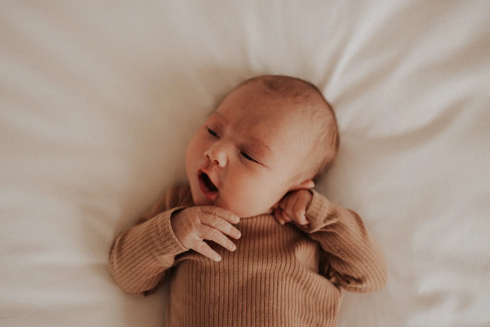 Cosy newborn baby photos at home | Beacon Hill