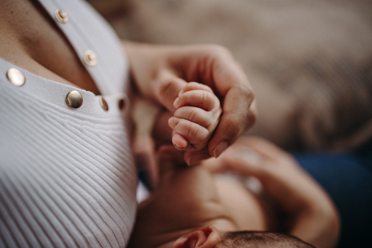 Natural pregnancy and baby photos at the beach and home
