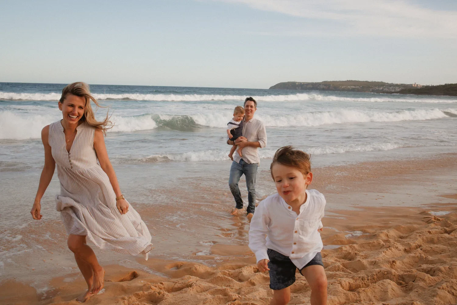 02-little-manly-family-running-beach.webp