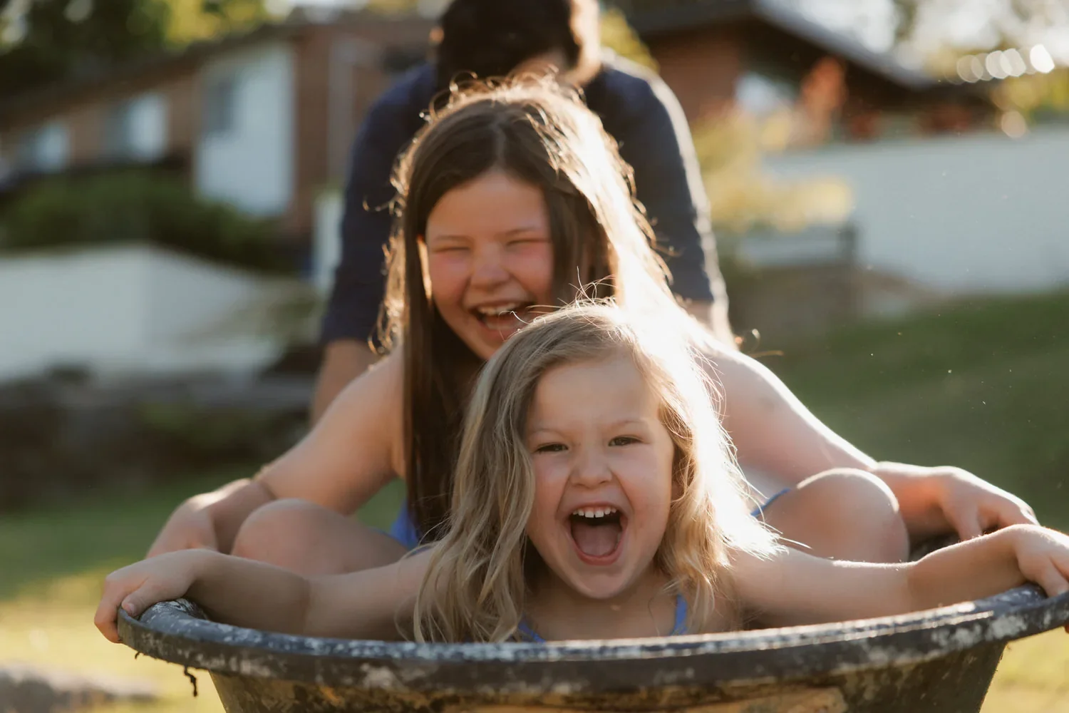 16-little-manly-family-garden-swing.webp
