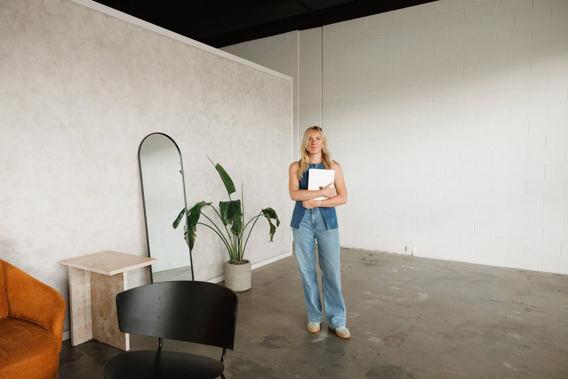 studio-portrait-relaxed-professional.JPG