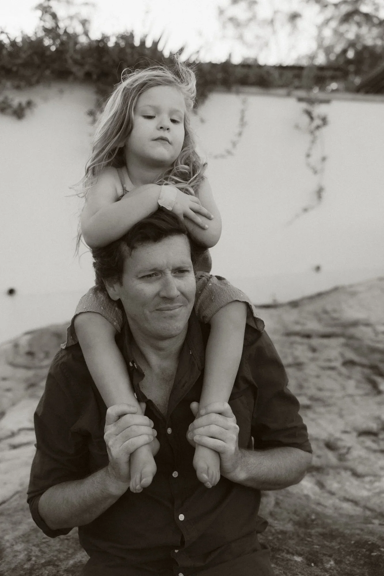 17-little-manly-father-daughter-shoulder-ride-black-white.webp