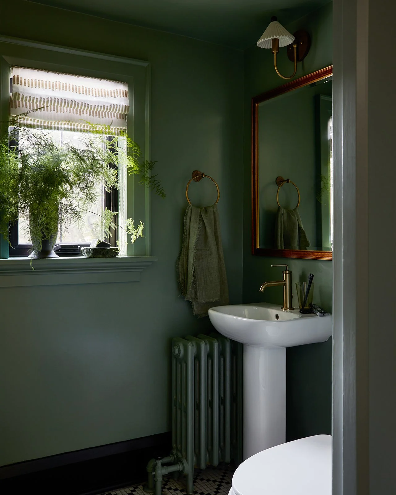 KeeleyMcCleary-RoyalYork-powder-room.jpg