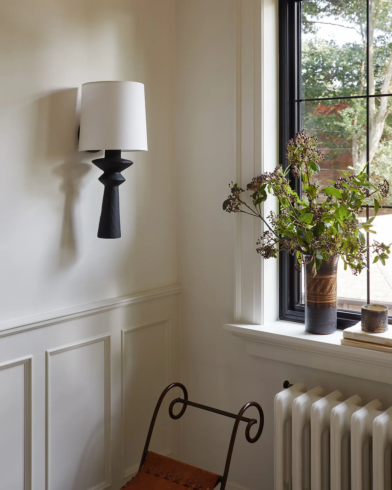 KeeleyMcCleary-RoyalYork-stair-landing-sconce.jpg