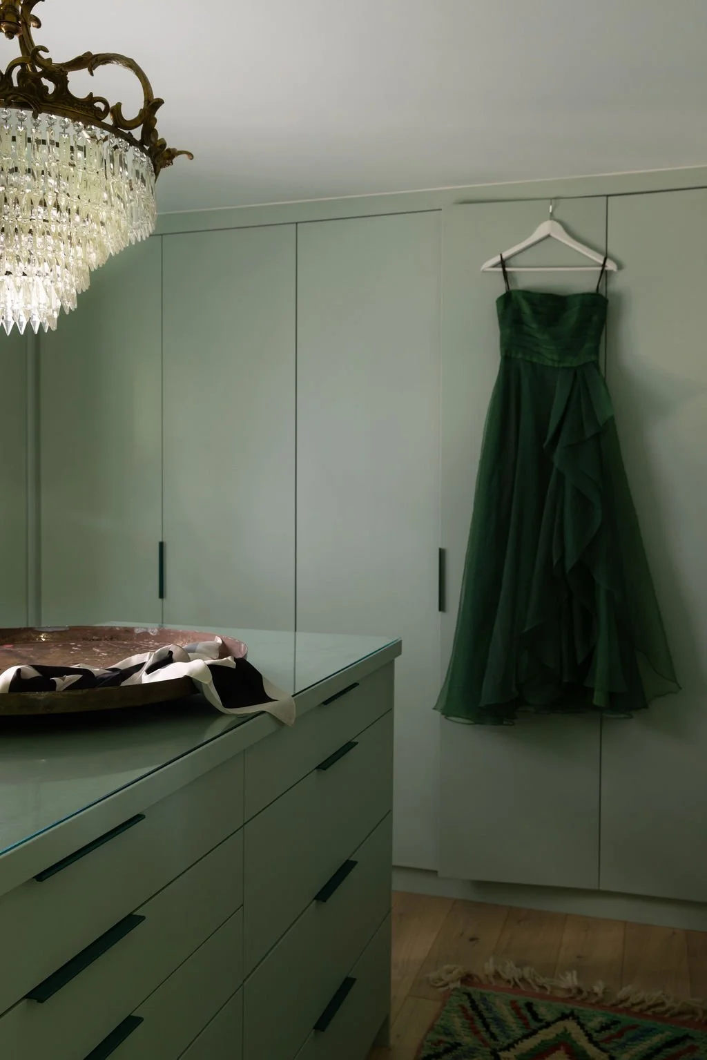 KeeleyMcCleary-kingsway-dressing-room-green-cabinetry.jpg