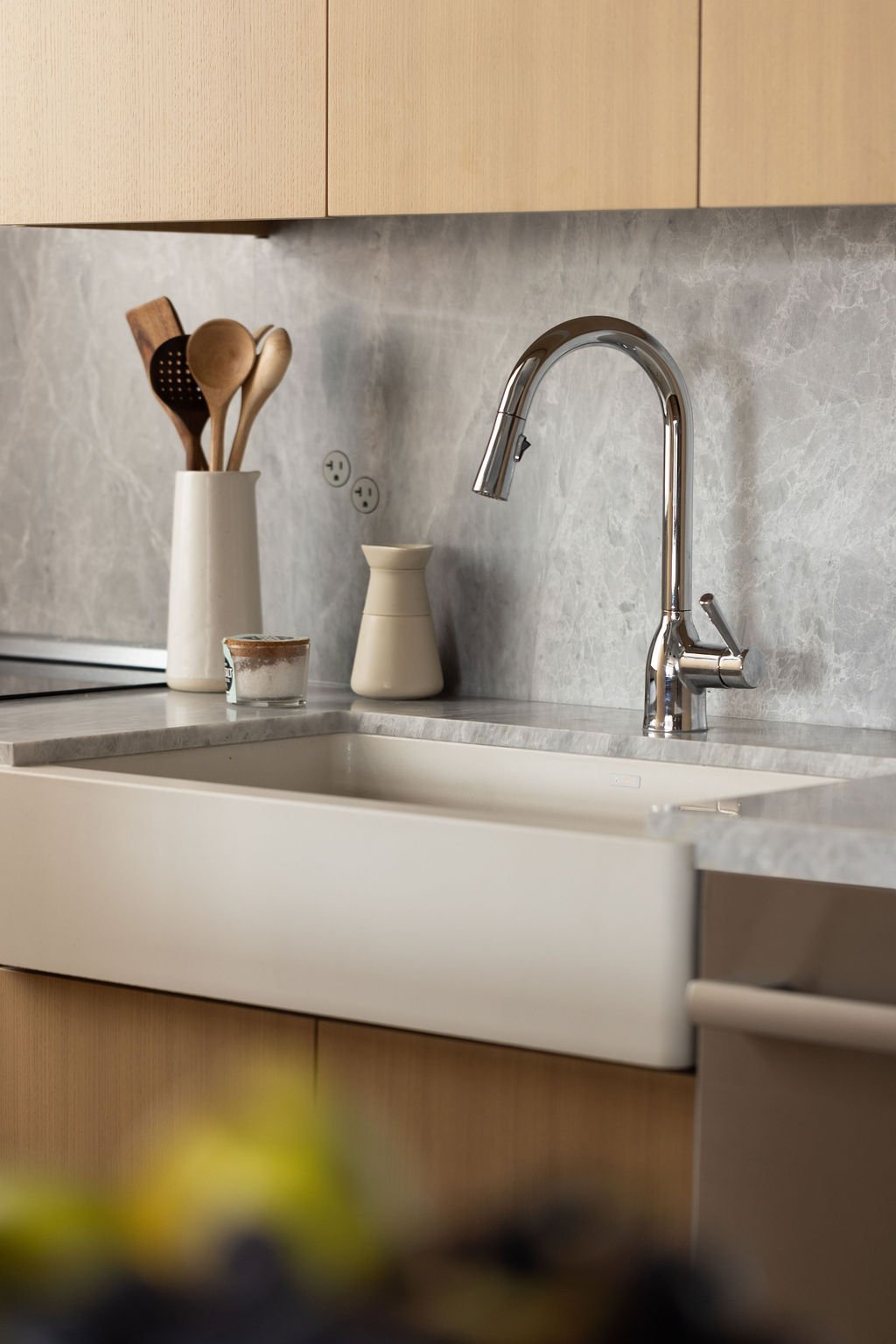 KeeleyMcCleary-Leslieville-kitchen-farmhouse-sink.jpg