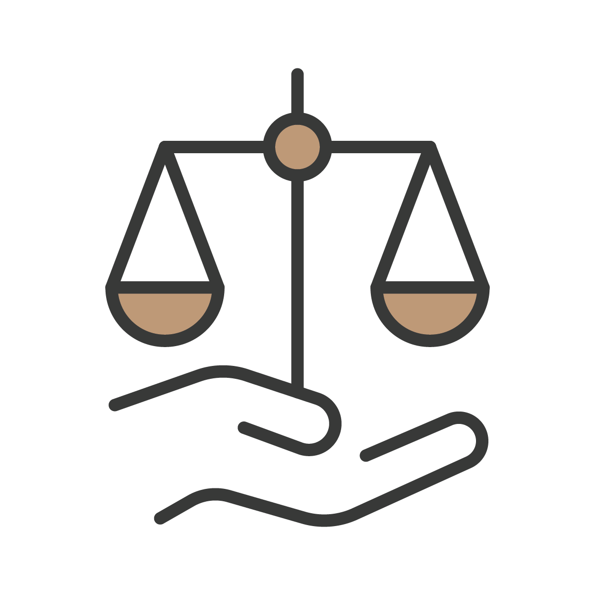 Balance à plateaux dans une main