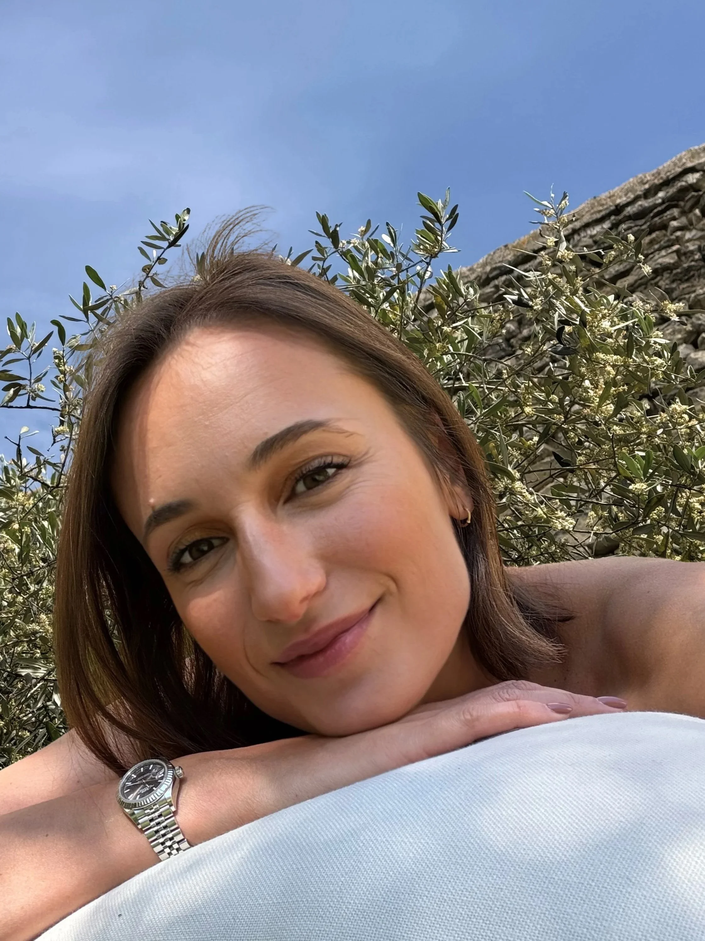 Portrait of Lucie Bridge, winemaker and founder of Seasons of Provence.