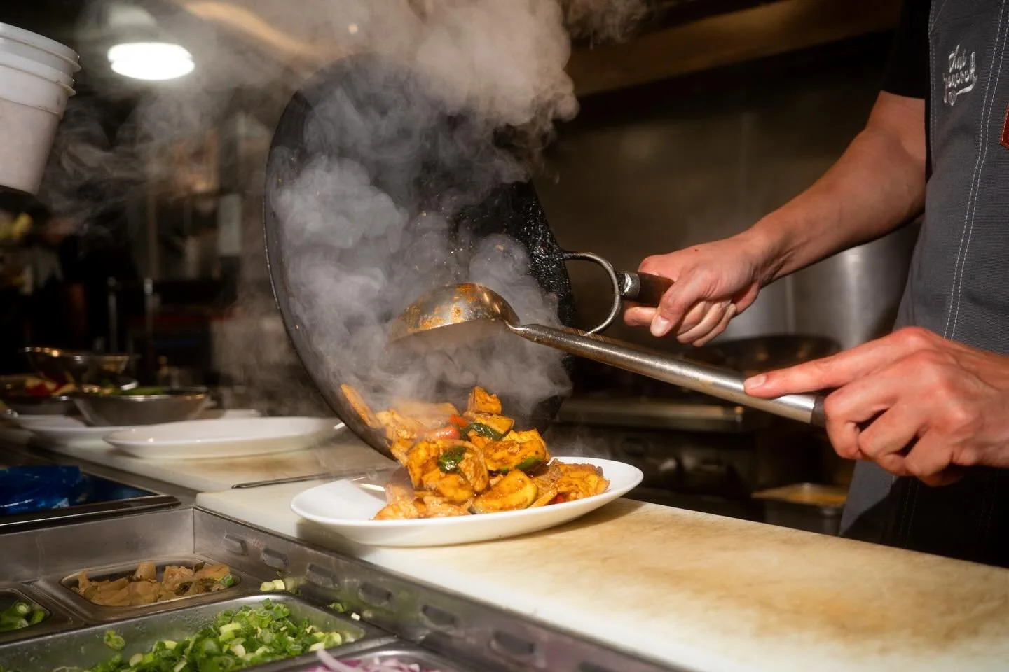 We move fast in the kitchen so you can enjoy your meal sooner, with every dish coming out hot and rich in taste 🔥