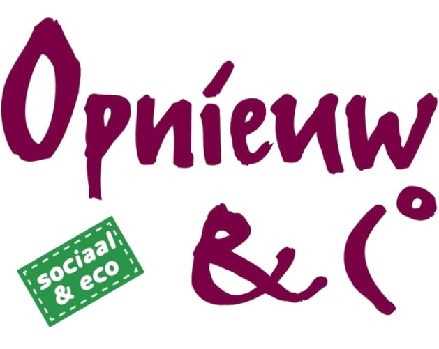 Tekst in beeld dat zegt 'Opiniew & C.' met een groene stempel met de tekst 'sociaal & eco' ernaast.