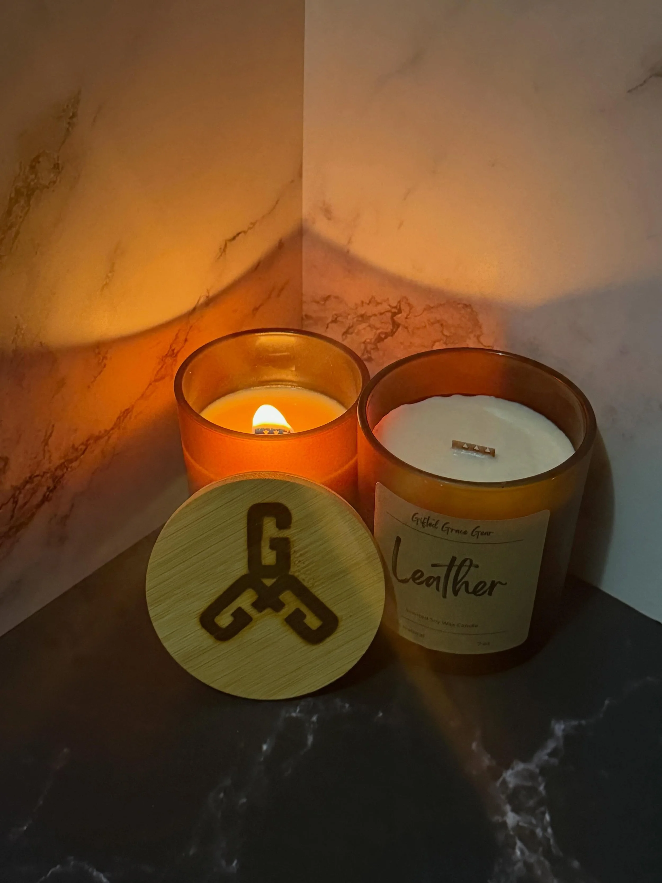 Burning my logo into the wooden lids. Smashing success 🤌🏼