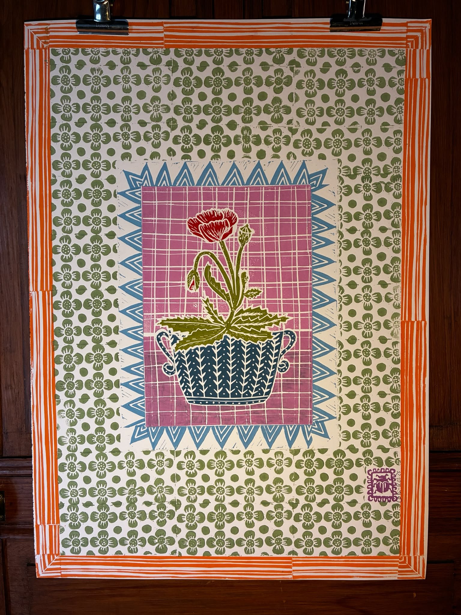 Mohnblume in blauem Topf