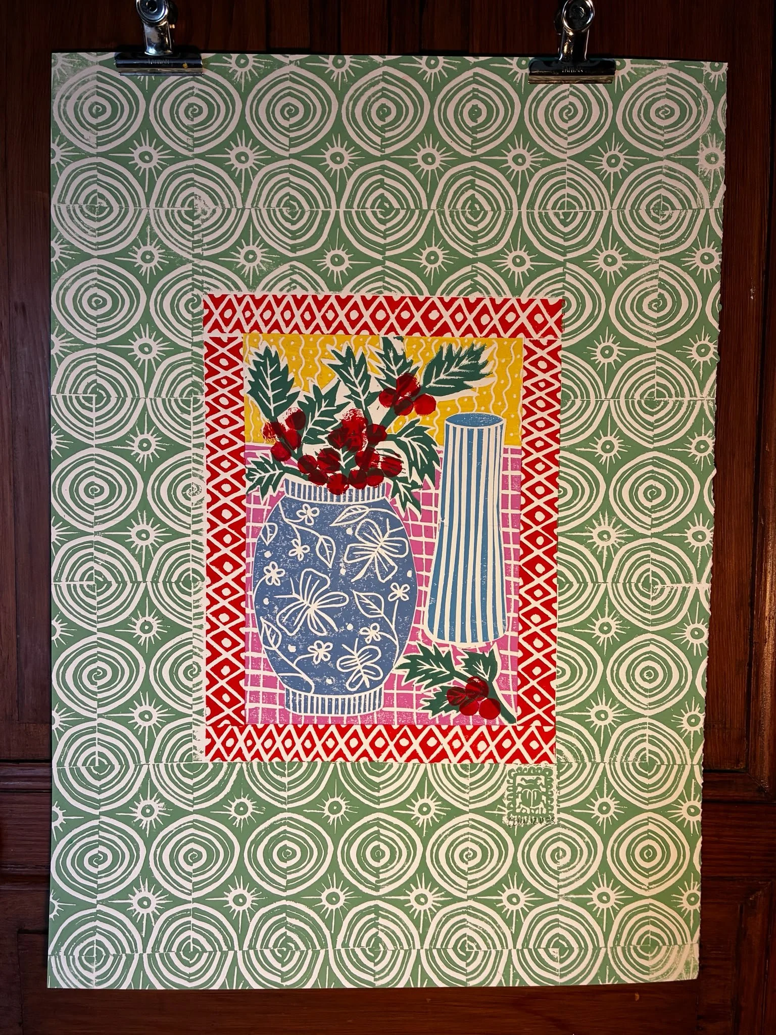 Vase mit Beerenenzweig