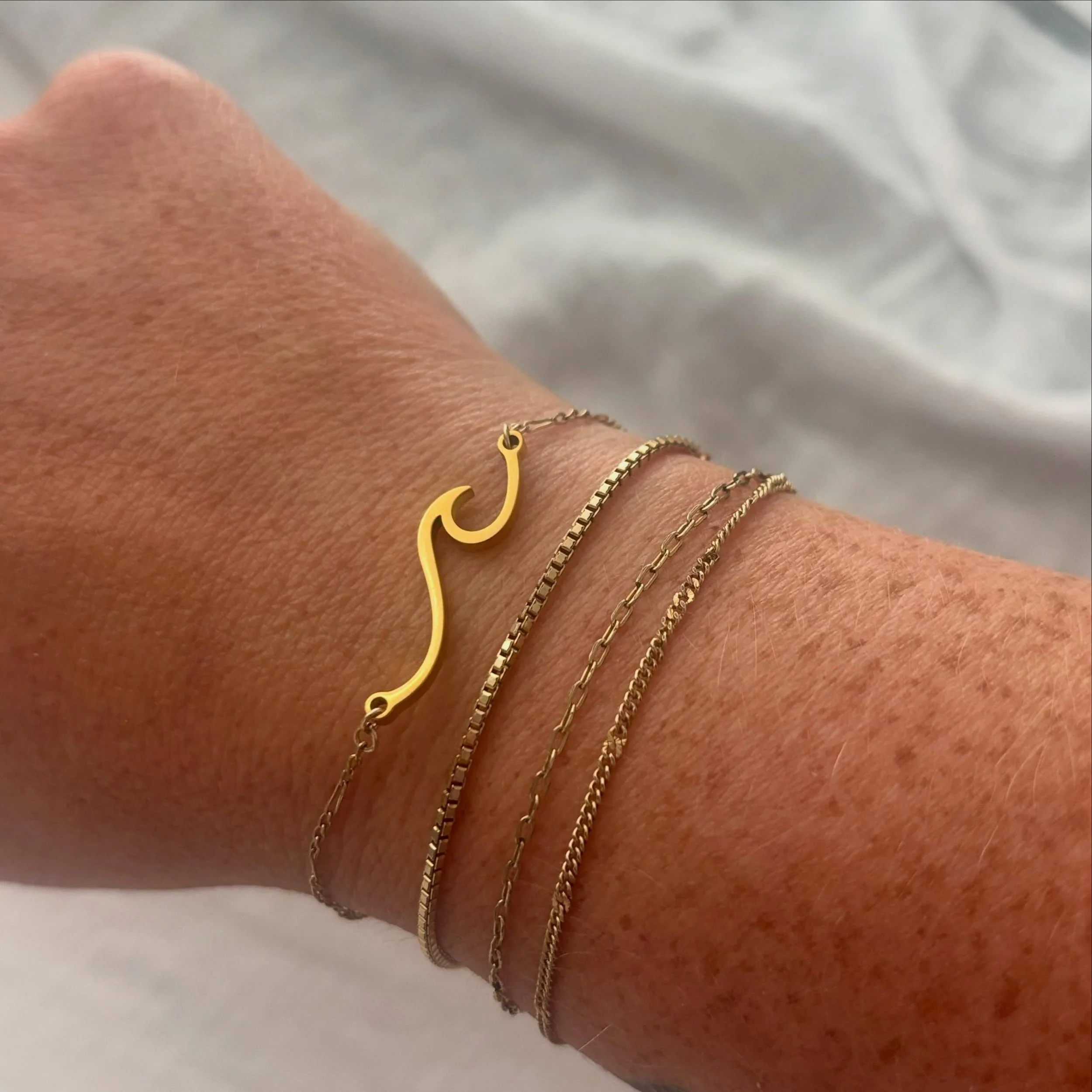 🌊 Added a fun Coast inspired connector to my personal stack ✨

💖Choose a charm or dainty connector to add some personal style to any chain. 

#permanentjewelry #grandhaven #coastbus