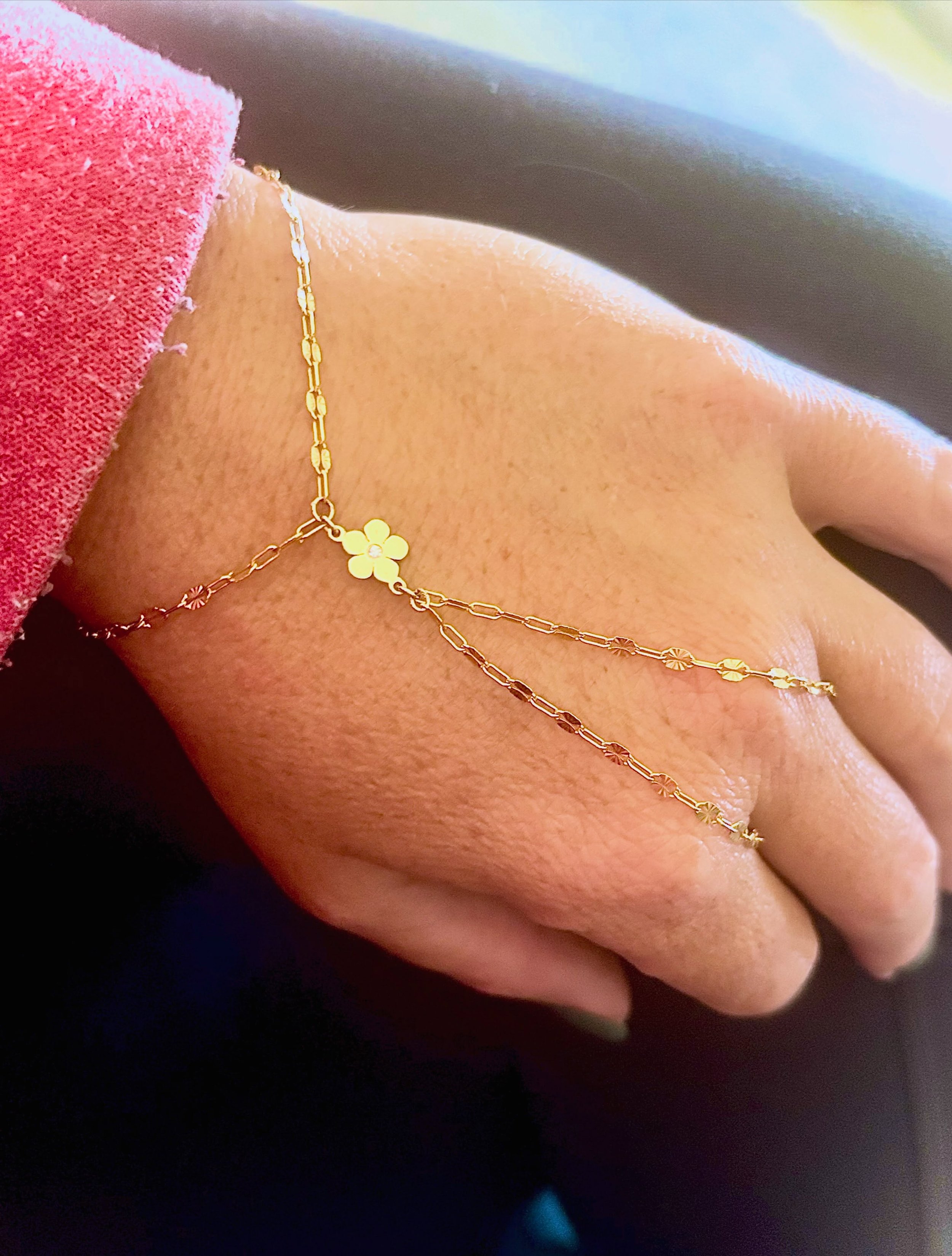 ✨ Little bit of gold, little bit of Coast. 
🌊

I love how this hand chain turned out. It&rsquo;s delicate, a little unexpected, and adds the prettiest touch of sparkle. The kind of piece you put on and feel just more put together. Coast style. 🤍

#
