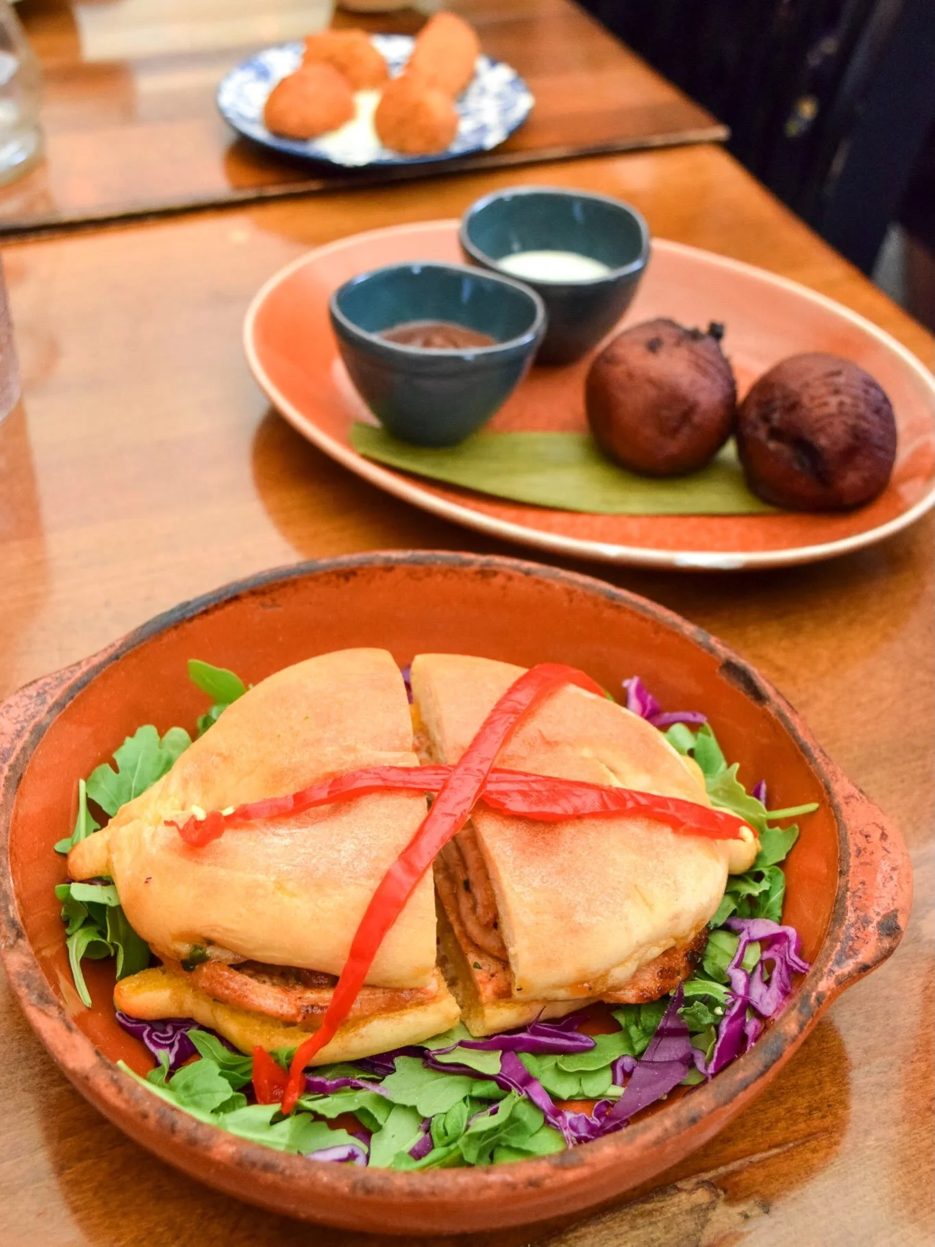 What do you get when you mix Iberian tapas 🇵🇹🇪🇸, with Central American flavors 🇬🇹🇲🇽, with local handmade artwork 🎨, with oranate furniture &amp; tableware 🍽️, with wine &amp; beer imported from Portugal 🍷🍻, with carefully concocted artisa