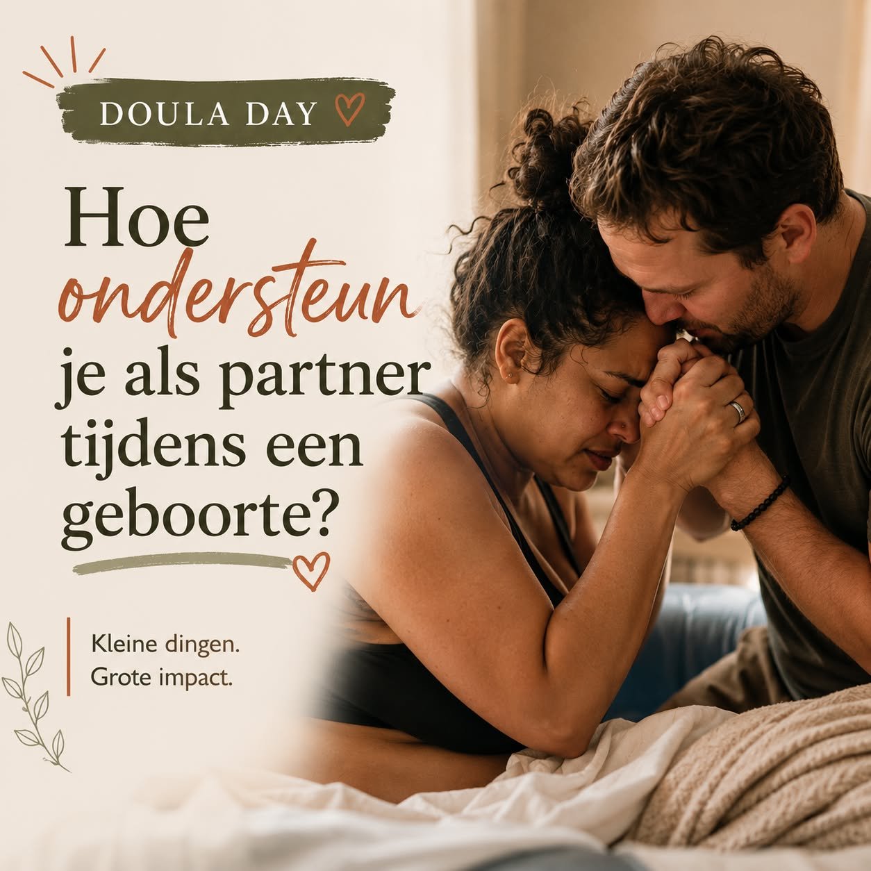 Tijdens een geboorte denken we vaak aan wat we moeten d&oacute;&eacute;n.

Maar soms is de grootste steun juist wat we n&iacute;&eacute;t doen.

Minder lawaai.
Minder afleiding.
Minder haast.

Meer rust. Meer vertrouwen. Meer ruimte om het proces zij