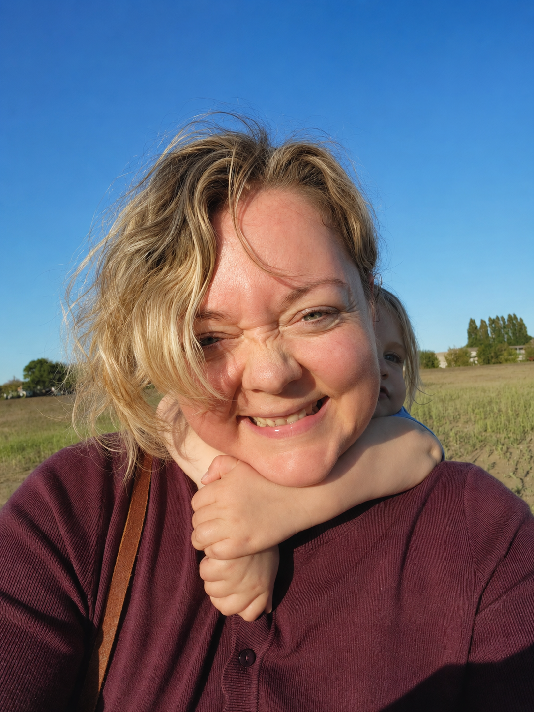 Lindsay, oprichter van Mothers & Moon, samen met haar dochter Rose