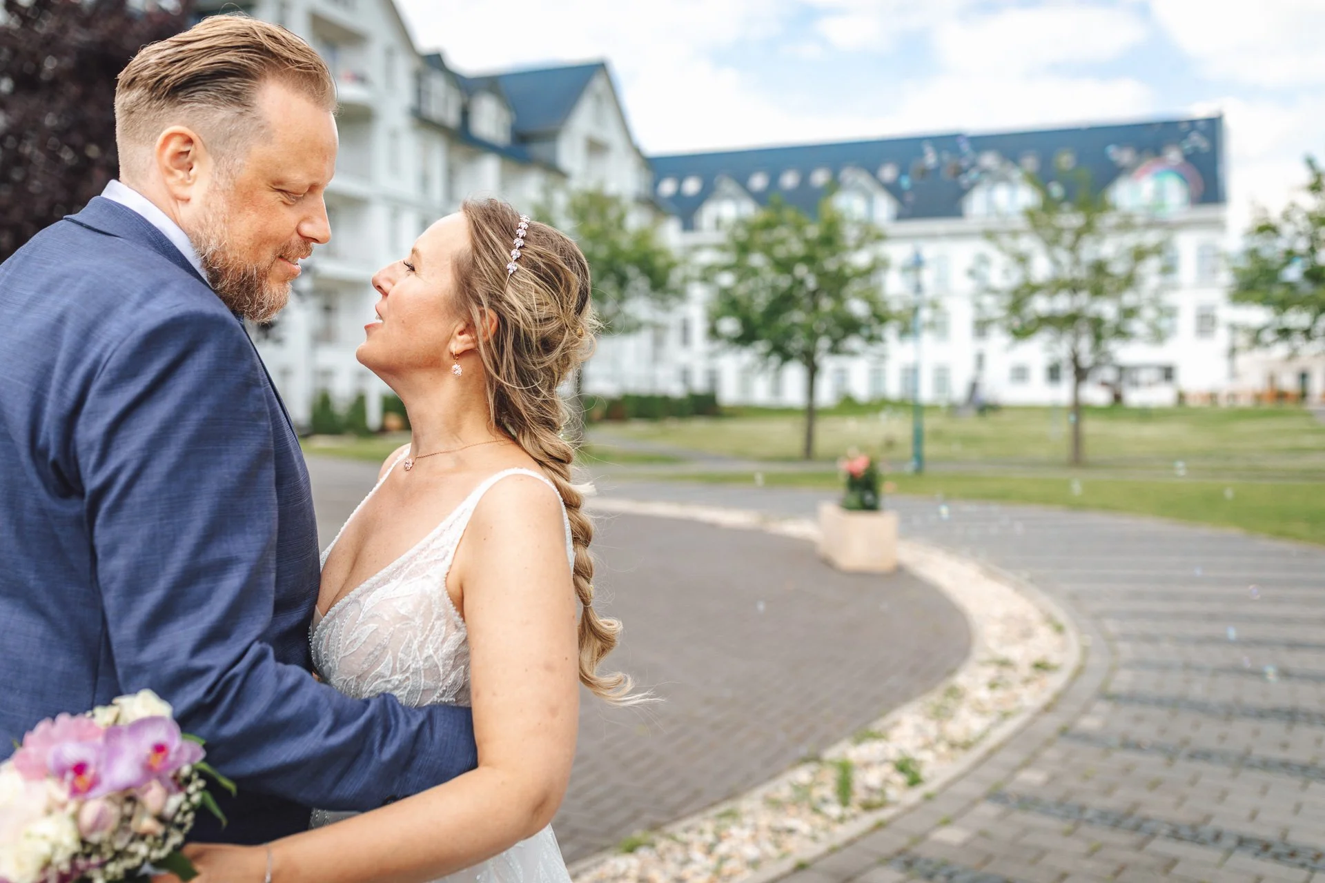 Hochzeitsfotograf Michael Geipel_Brautpaarshooting anwesen_michaelgeipel.de_web_1920 72 80.jpg