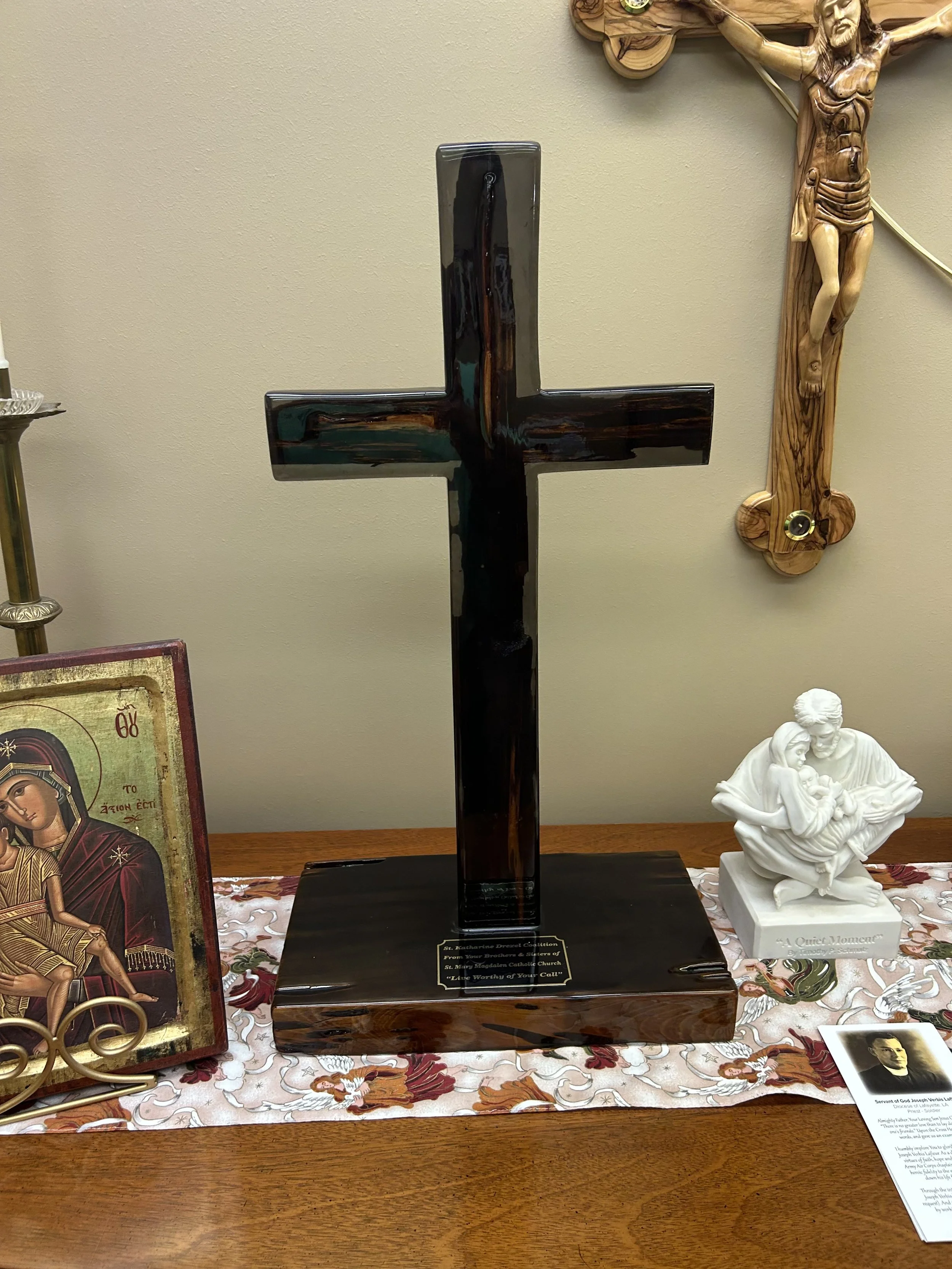 Large epoxy cross with base