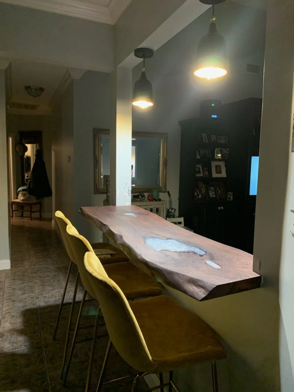 Bar top with white pearl epoxy
