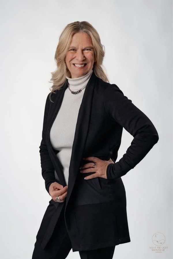 Executive Coach Pari Smith smiling, standing with hand on hip.