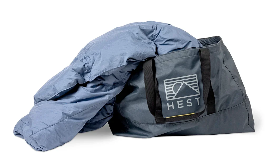 DownComforterOutdoorblanketintote_2000x.webp