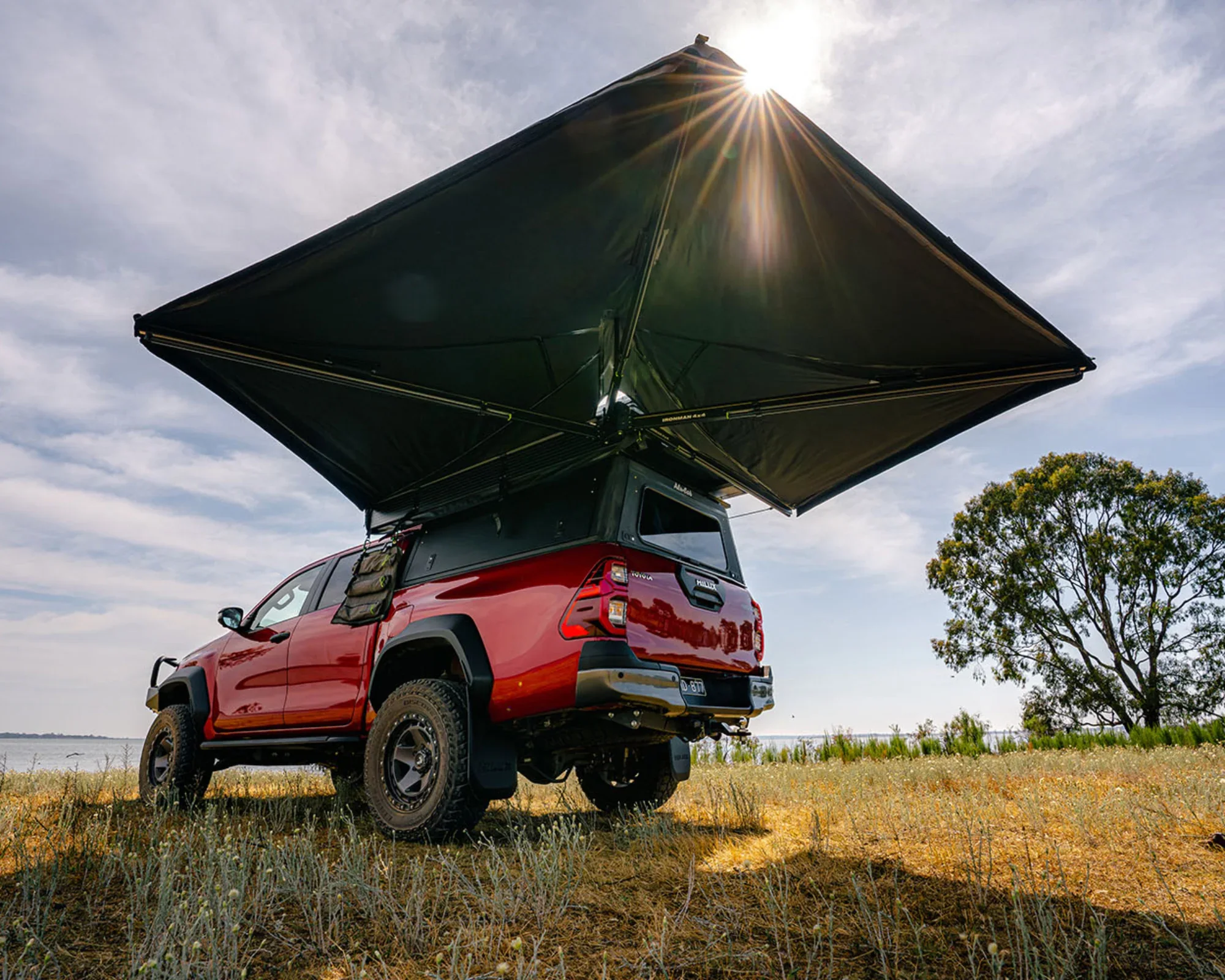 IAWN270-DeltaWing-270-degree-Awning-1.webp