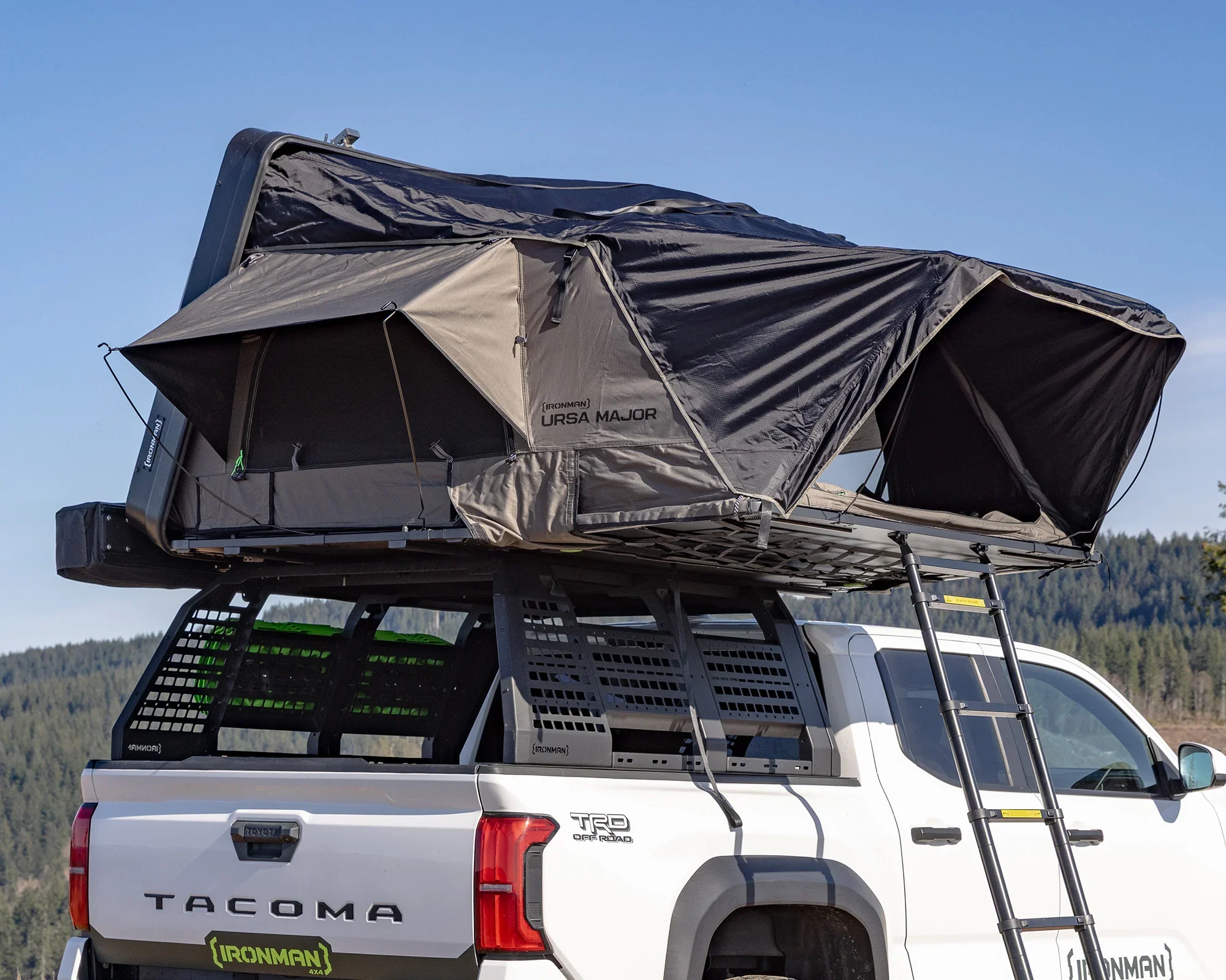 IRTT0078XL-ursa-major-rooftop-tent-lifestyle-1-2000x1600.webp