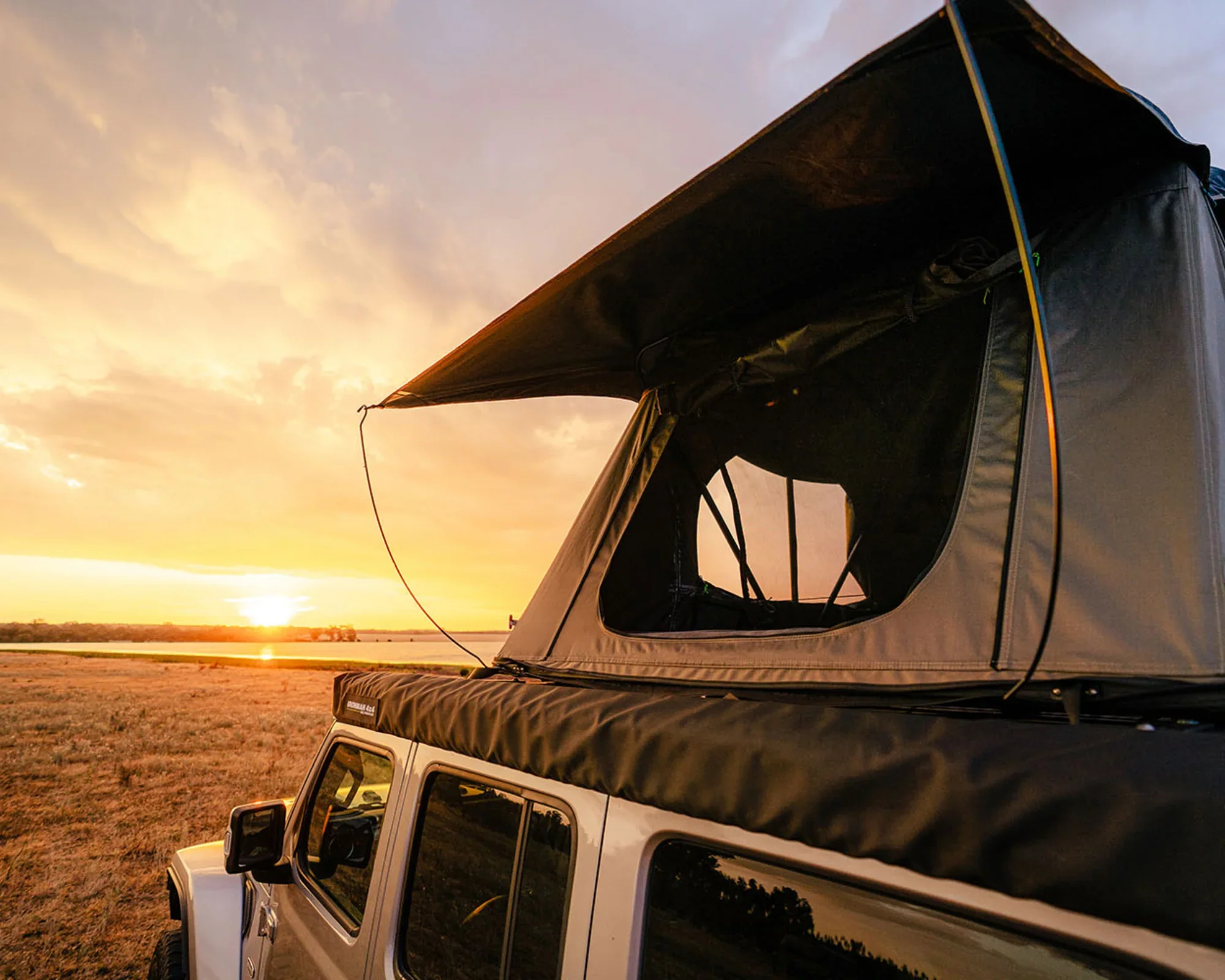 IRTT0067-Cross-1200-Rooftop-Tent-3.webp