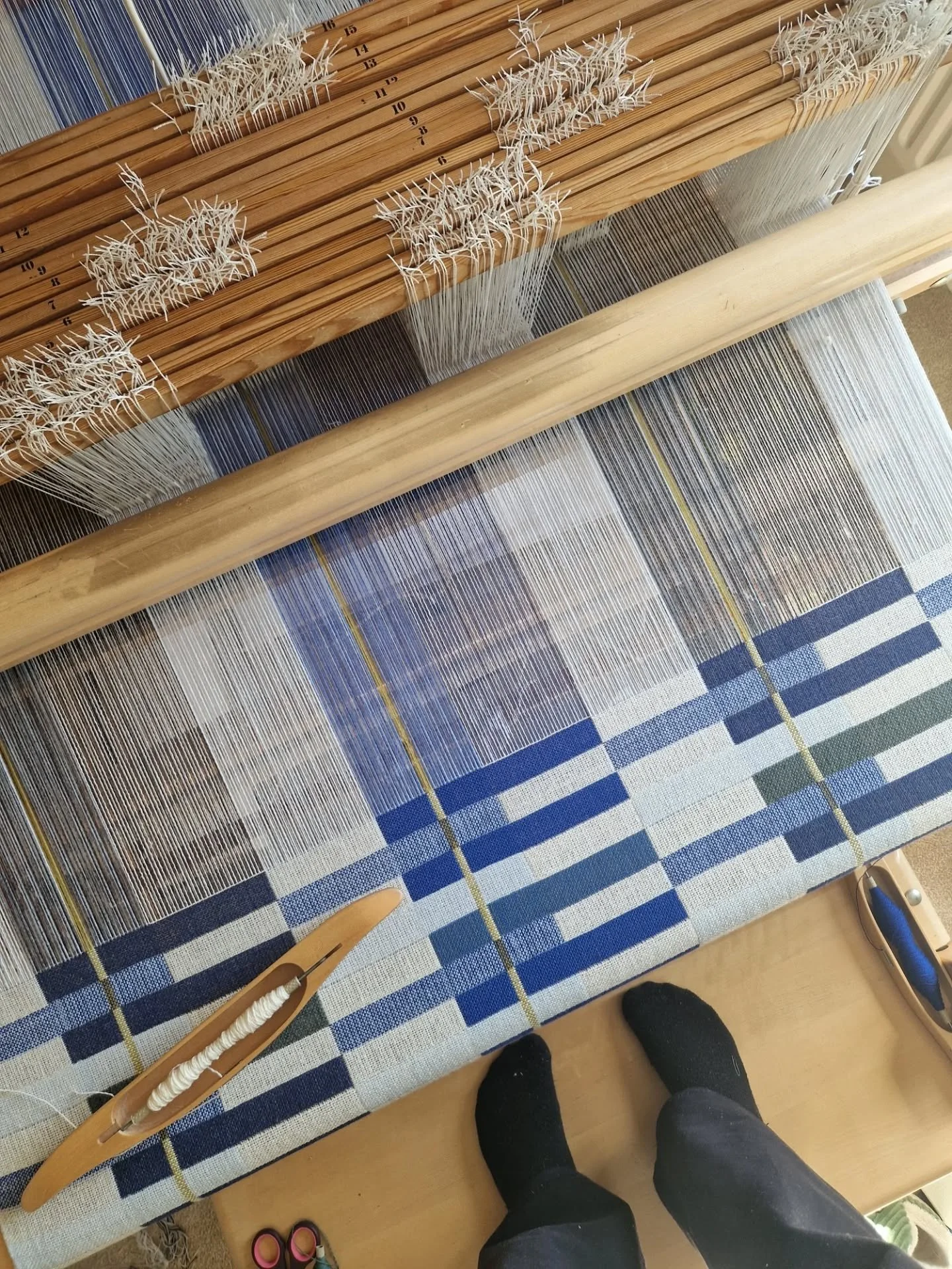 Enjoying the patterns that are coming out of this double cloth warp!

This is 100% lambswool and once lightly felted will be made into some really special bolster cushions. It's nerve-racking, but also exciting, to finally be sharing what I've been w