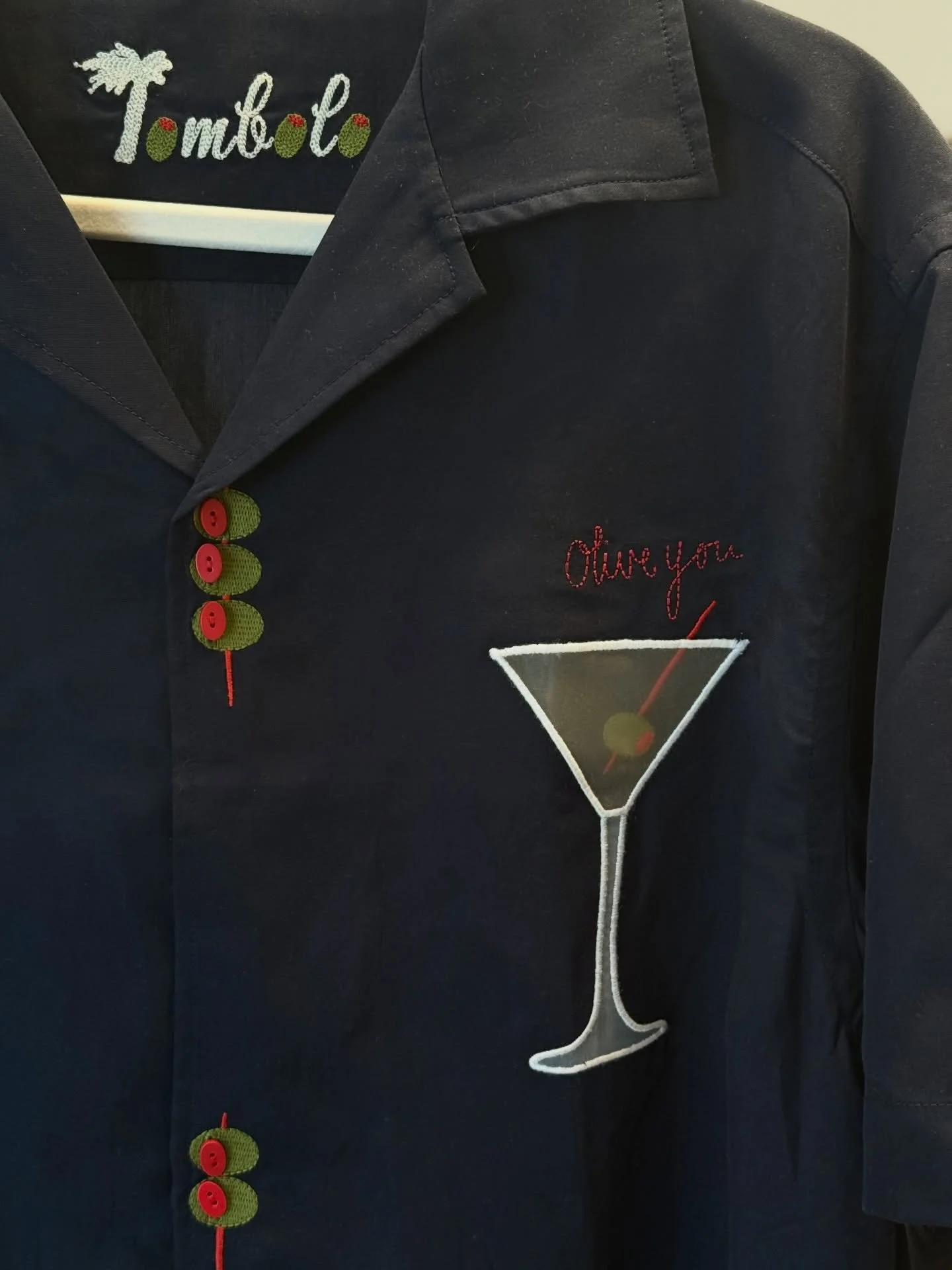 CUTEST Father&rsquo;s Day gift oat for Olive&rsquo;s Dad in Mom&rsquo;s handwriting 🍸🫒

#embroidery #embroiderygifts #customembroidery #uniquegifts