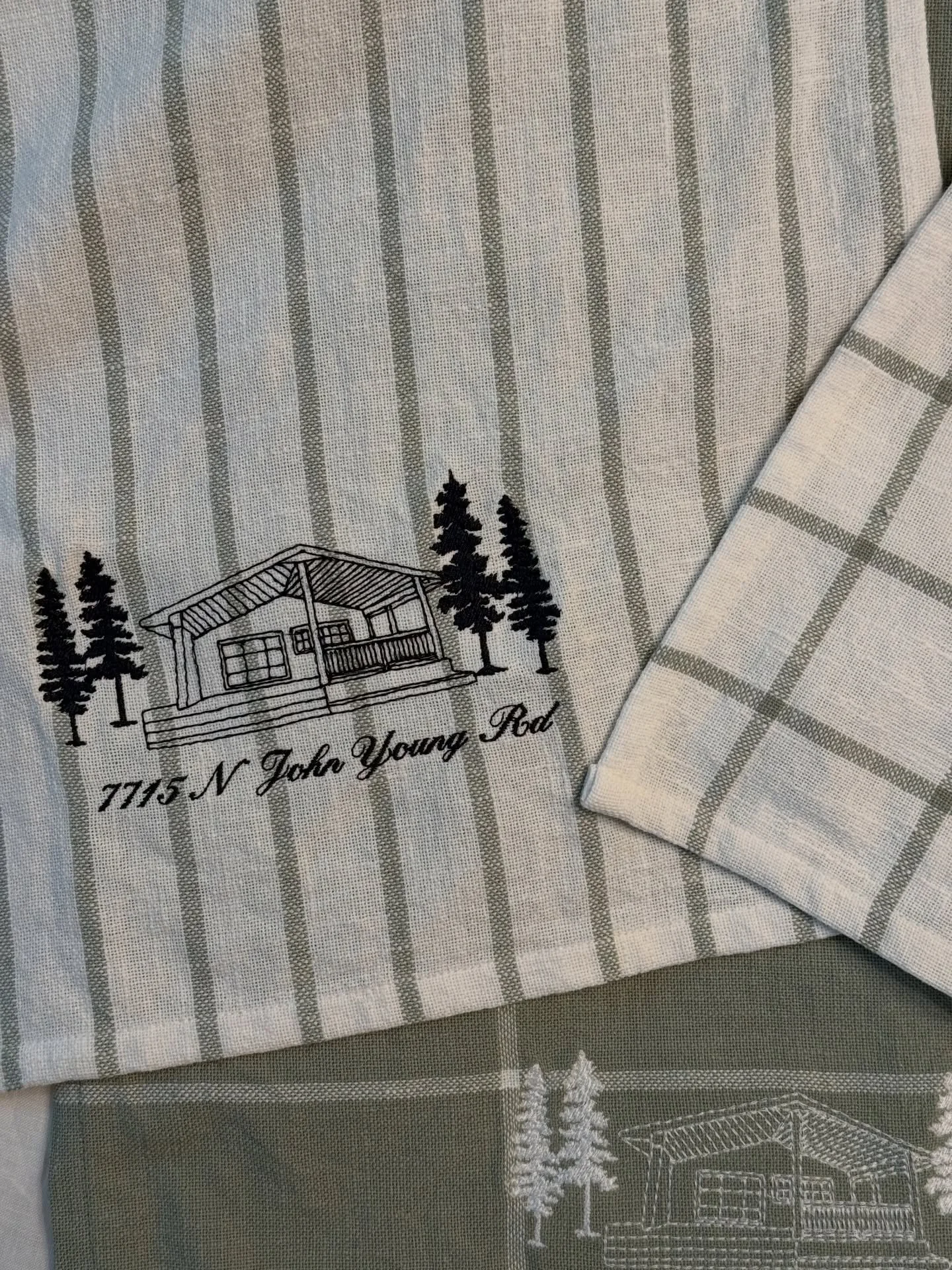 The perfect lakehouse gift doesn&rsquo;t exi&mdash; 🏡🌊

#embroidery #embroiderygifts #customembroidery #minneapolis #customgifts