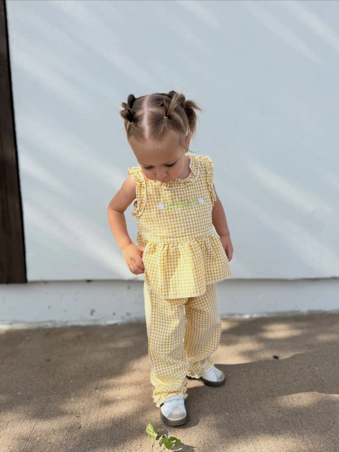 Little model Logan girlie 🌞🌼 

#embroidery #embroiderygifts #customembroidery #minneapolis #kidsembroidery