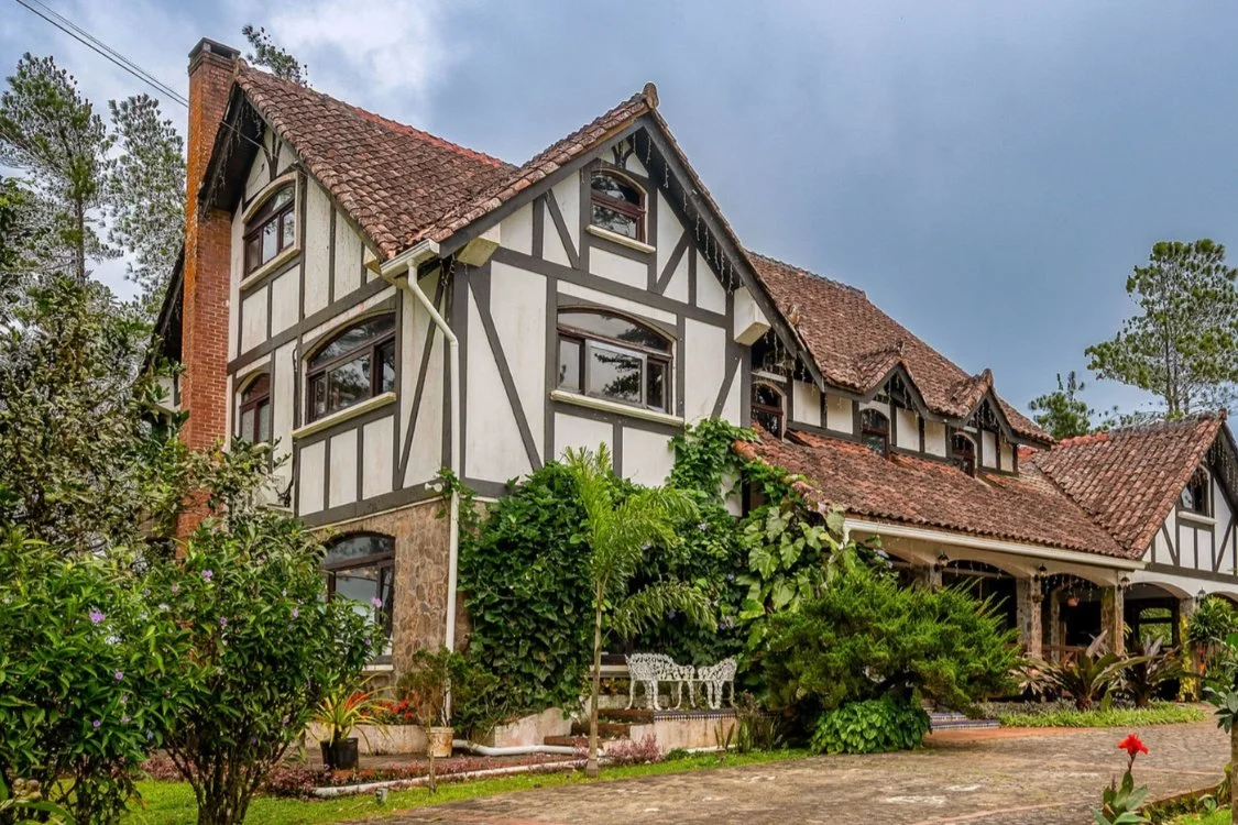 Cerro Azul - Tudor House