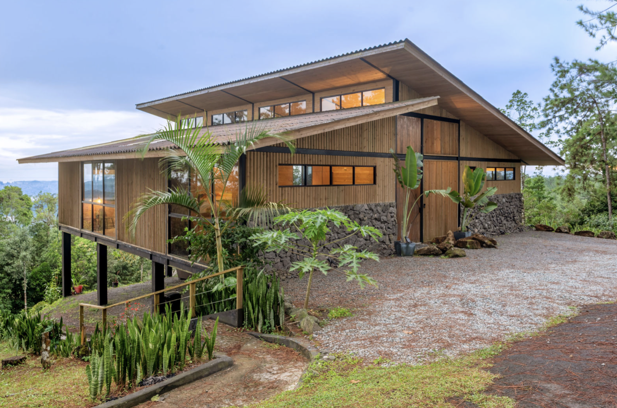 Cerro Azul - Crystal House