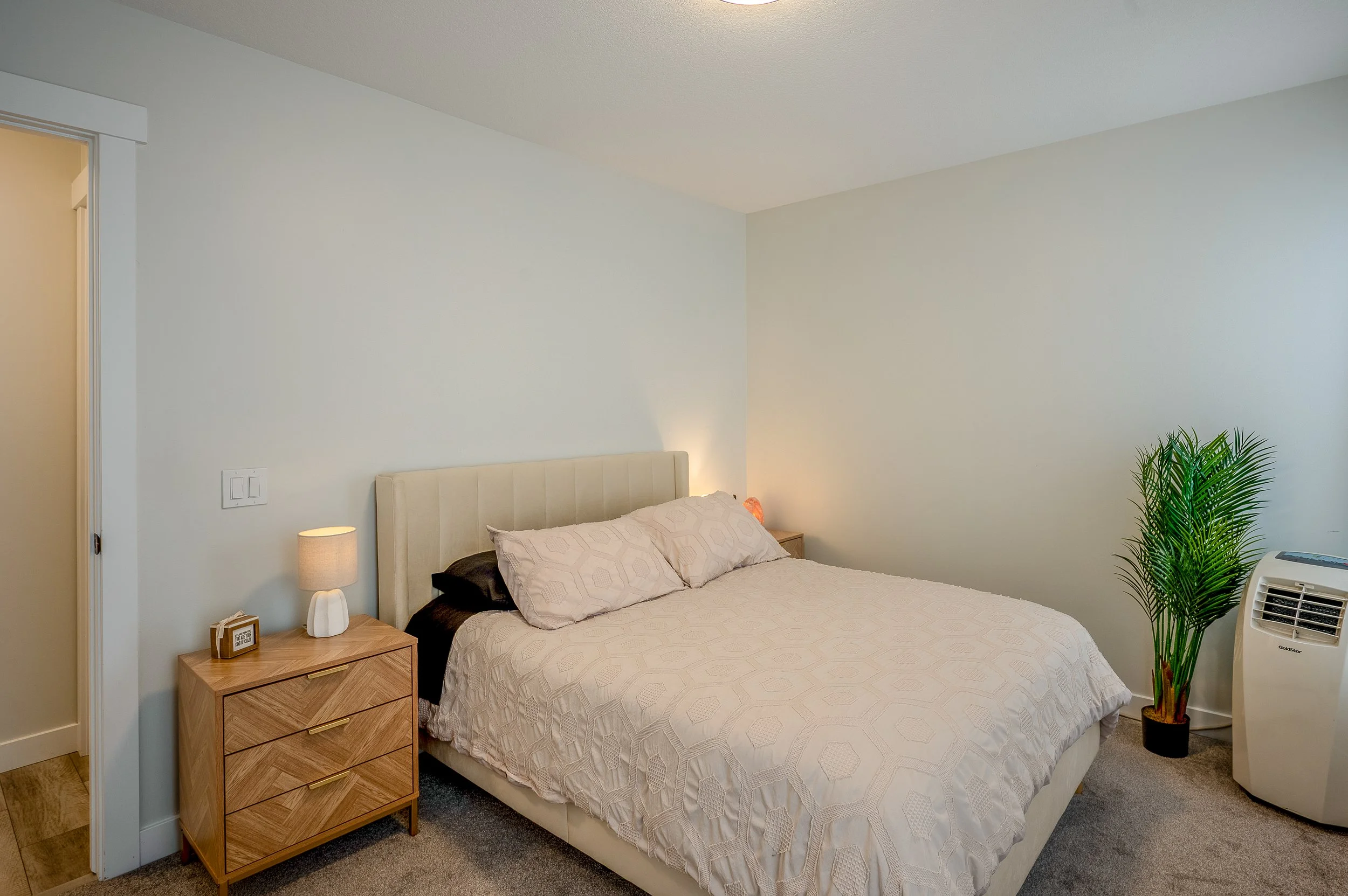 Bedroom 1.2.jpg