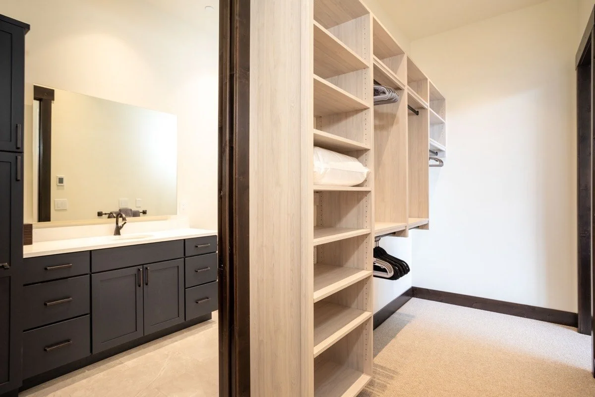 Guest-closet-and-bath-_BAK1529.jpg