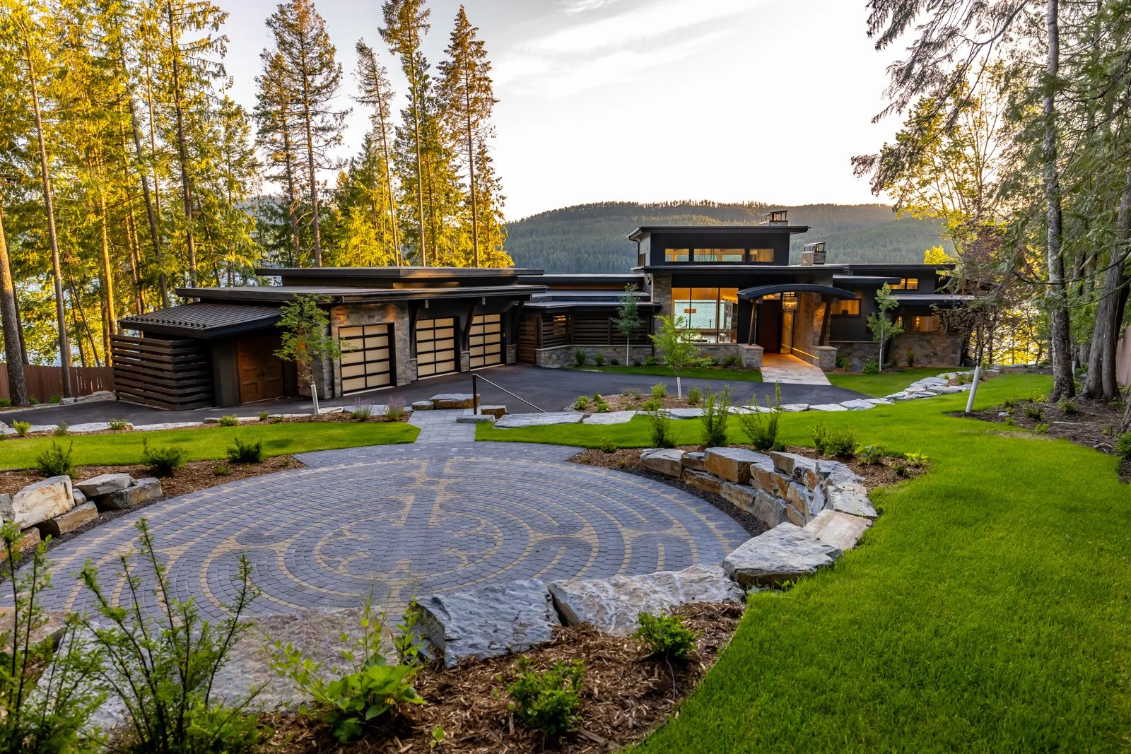 modern lakehouse in montana built by malmquist at sunset