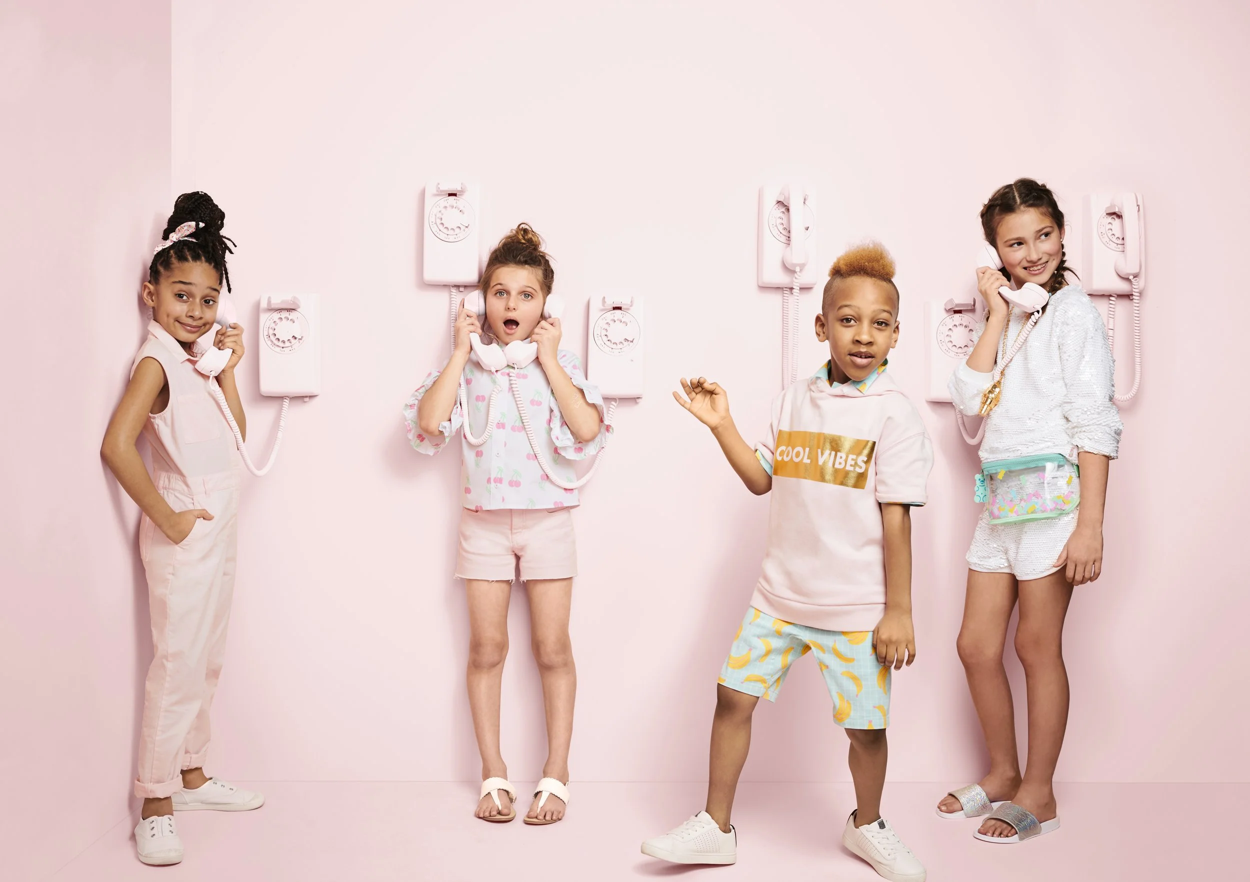 C-000831-01-024_ArtClass_Museumoficecream_Phones_3801.jpg