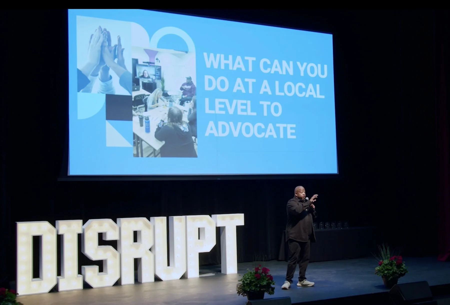 Vaney Hariri presenting keynote on stage.