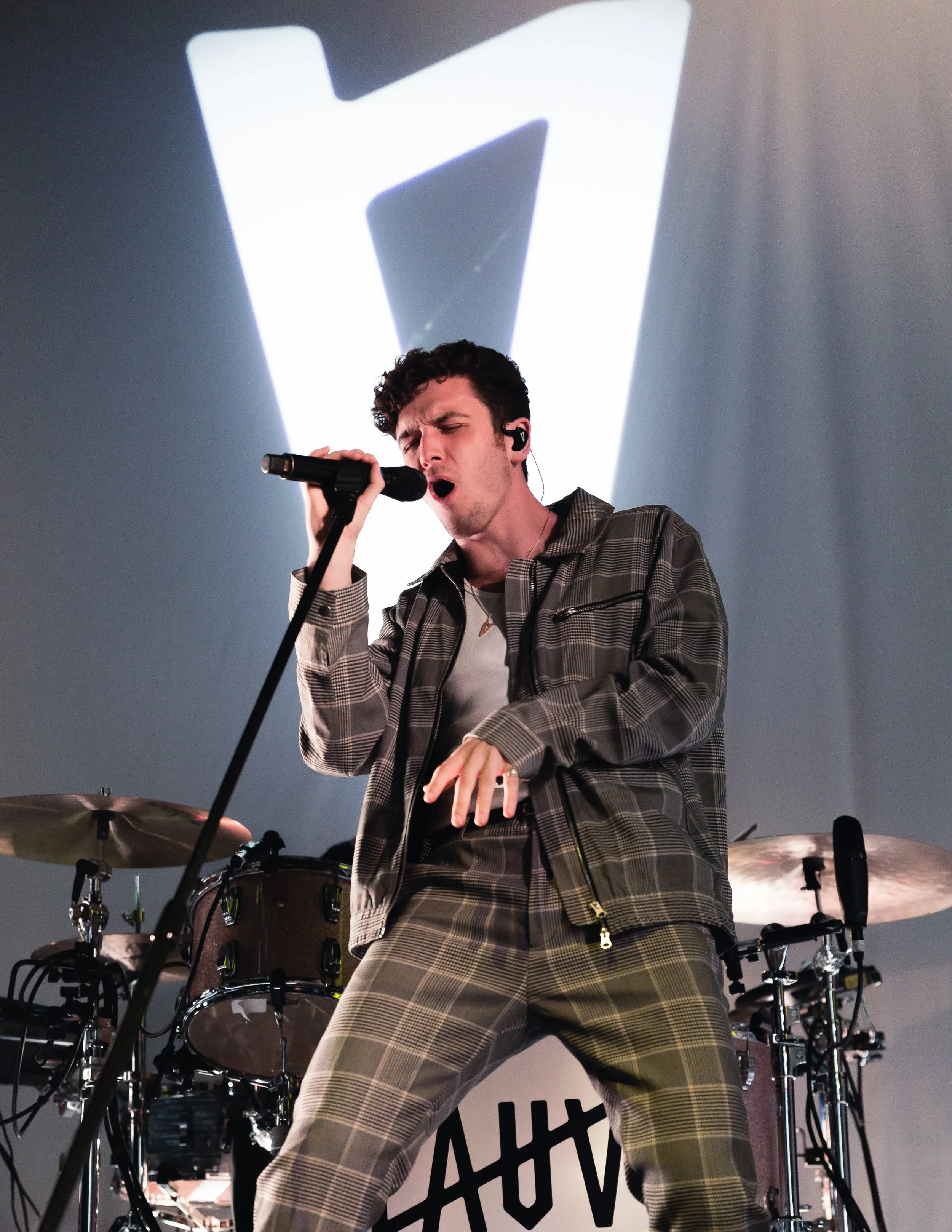 Lauv, lauvsongs, lauv music, photographed by donovan cole orange kat energy at the mercury ballroom in louisville, kentucky. concert photograhy. Lauv live