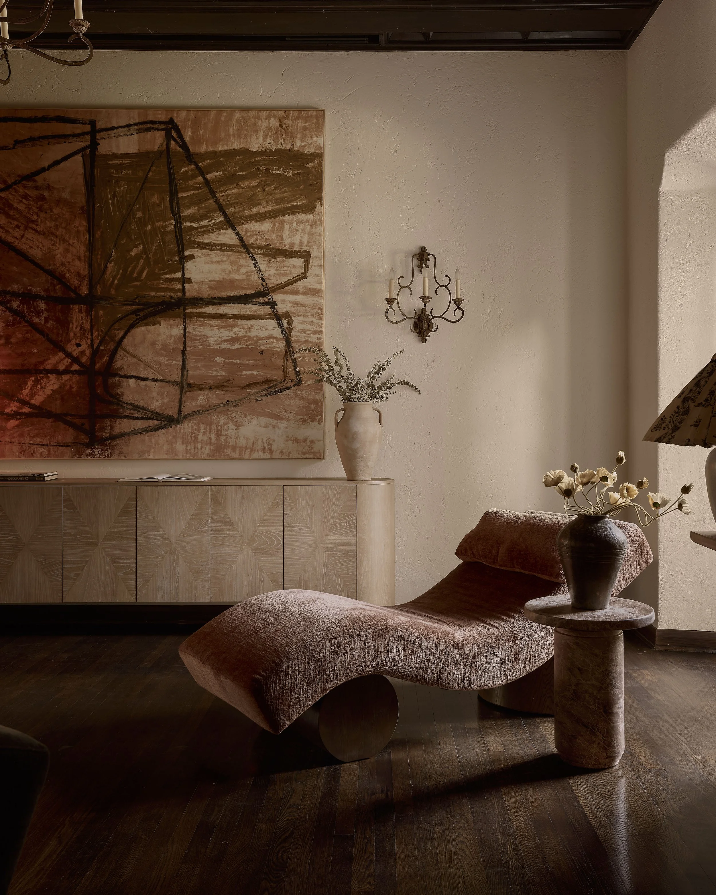 Sitting room in a luxury Hancock Park home in Los Angeles featuring sculptural furnishings, abstract artwork, and custom millwork by Francesca Grace.