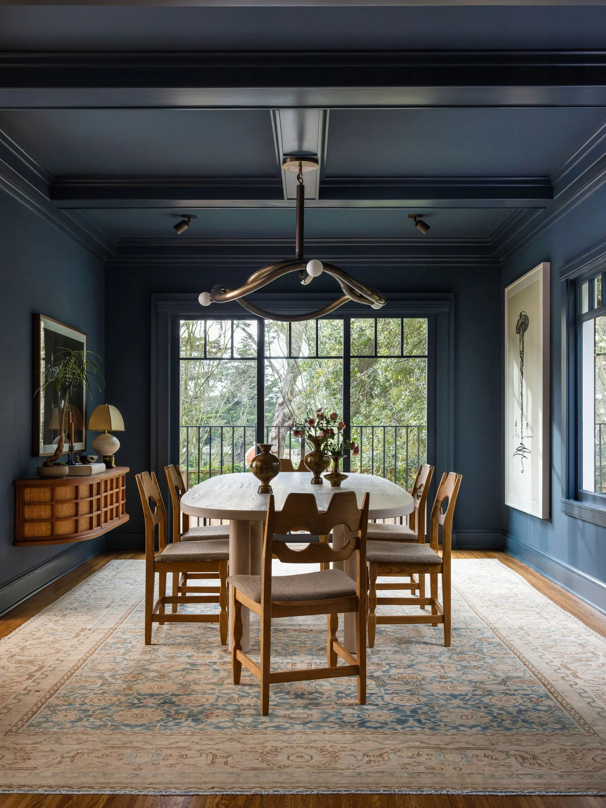 We don&rsquo;t often do blue&hellip;. But when we do, we go all in. 

I&rsquo;ve found myself reaching for blue more and more lately. I think the push towards warm colors in the past few years has made me appreciate the power that blue has to cut thr