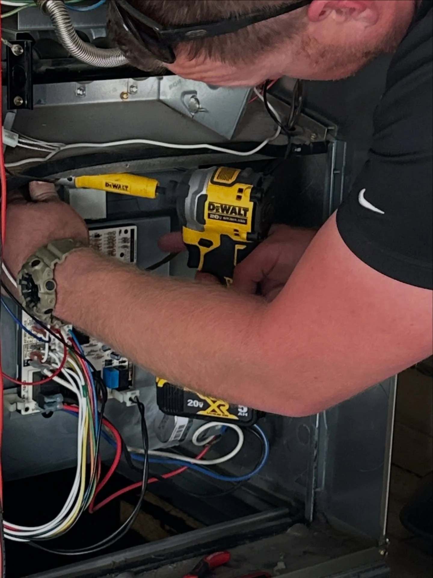 We show up prepared with professional-grade tools because quality work starts with quality equipment 🔧

That means faster diagnostics, reliable repairs, and no guesswork.

We use StraightForwardPricing&reg; so you always know exactly what you&rsquo;
