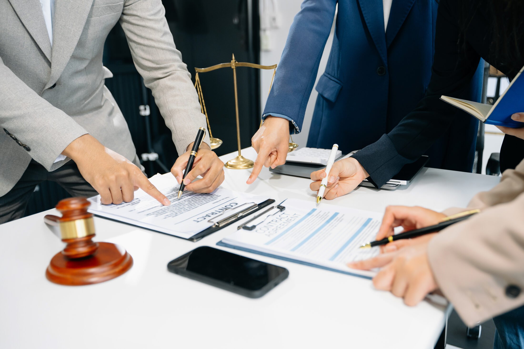 Delaware LLC vs UK Ltd vs Estonian OÜ vs Panama SA — Free to Roam cross-border tax and residency guide