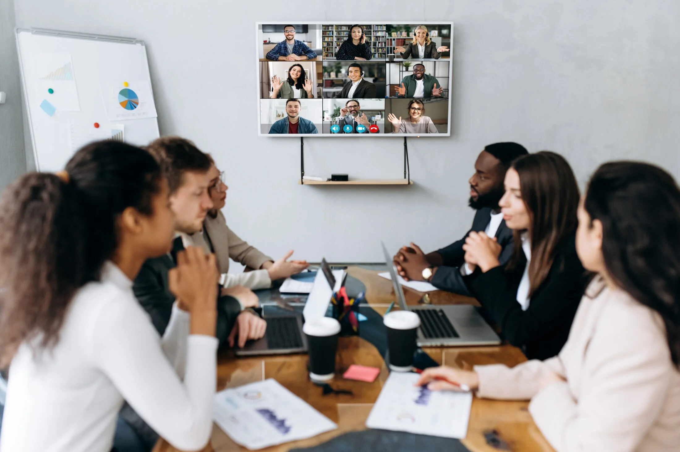 Building an Advisory Team for a Cross-Border Online Business — Free to Roam cross-border tax and residency guide