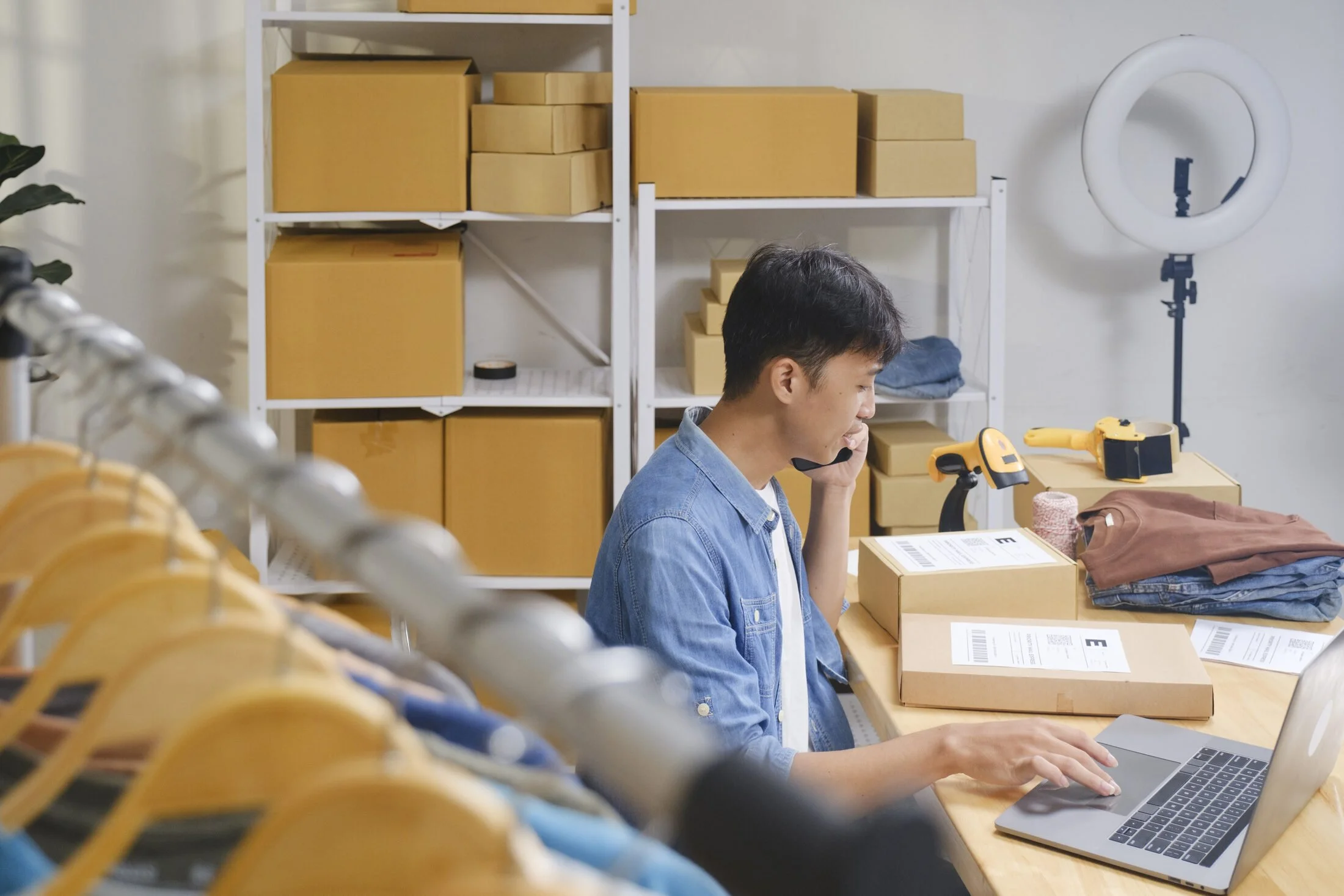 E-commerce Sellers and Cross-Border Structuring — Free to Roam cross-border tax and residency guide